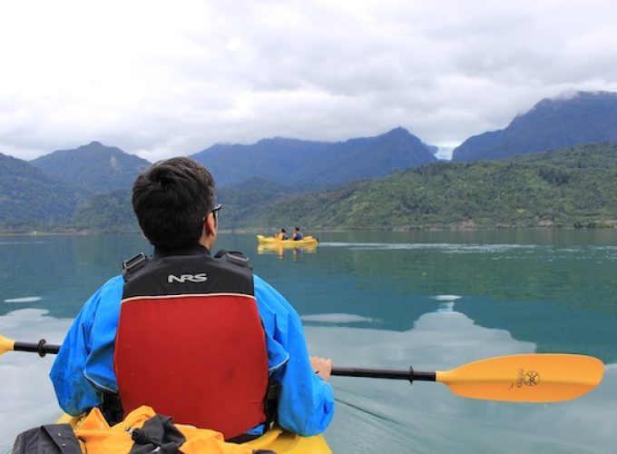 Vista del Ventisquero Puyuhuapi desde el kayak